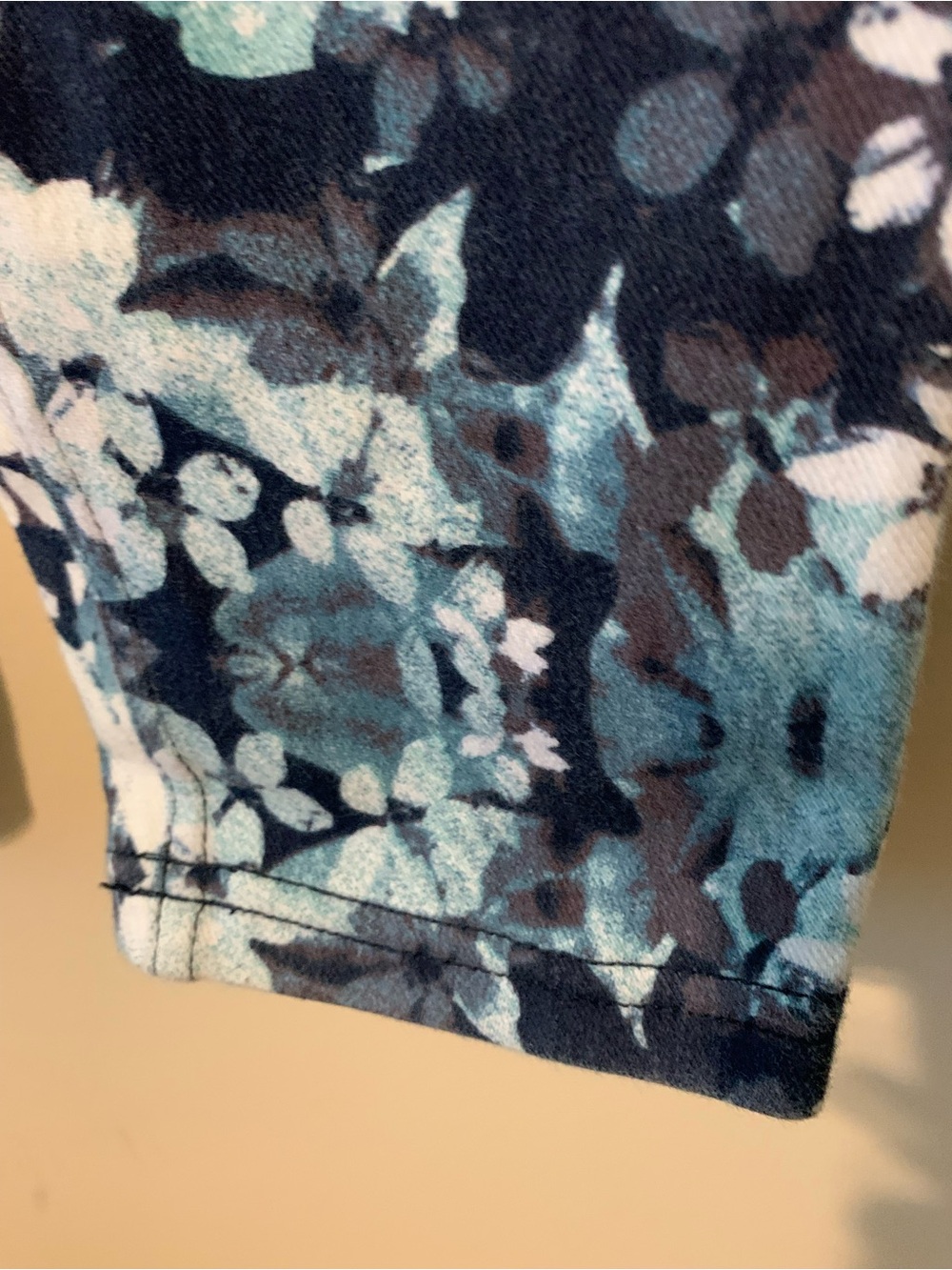 HUE Navy, Teal & White Floral Cropped Ankle Pants - Picture 3 of 7